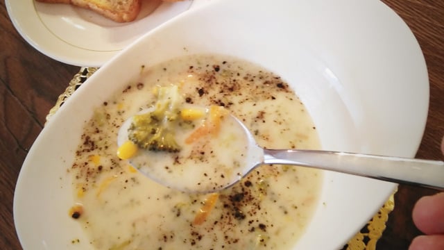 Eşsiz Kıvamıyla: Mısırlı Brokoli Çorbası
