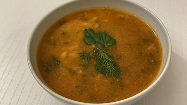 Şifa Dolu: Domates Soslu Sebzeli Tavuk Suyu Çorba