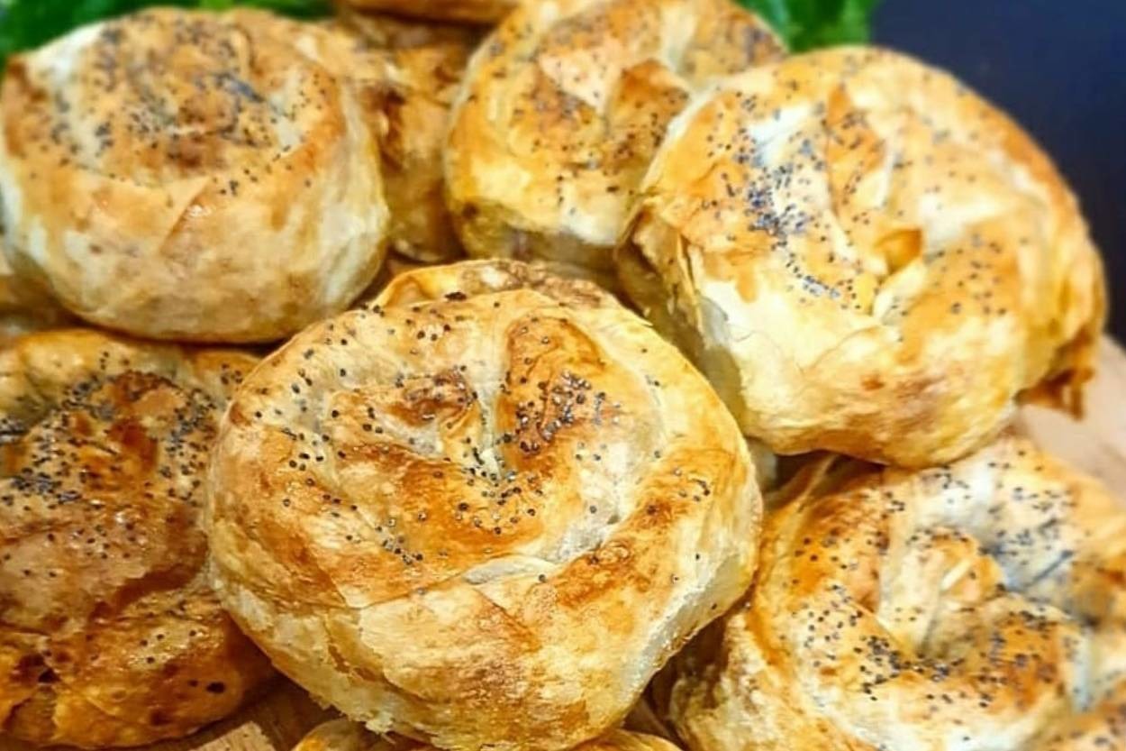 Hepsi Bir Arada: Kıymalı Patlıcanlı Cevizli Börek