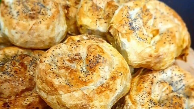 Hepsi Bir Arada: Kıymalı Patlıcanlı Cevizli Börek