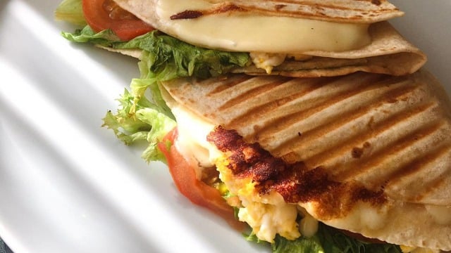 En Fazla 10 Dakikanızı Alacak: Kahvaltılık Tortilla Dürüm