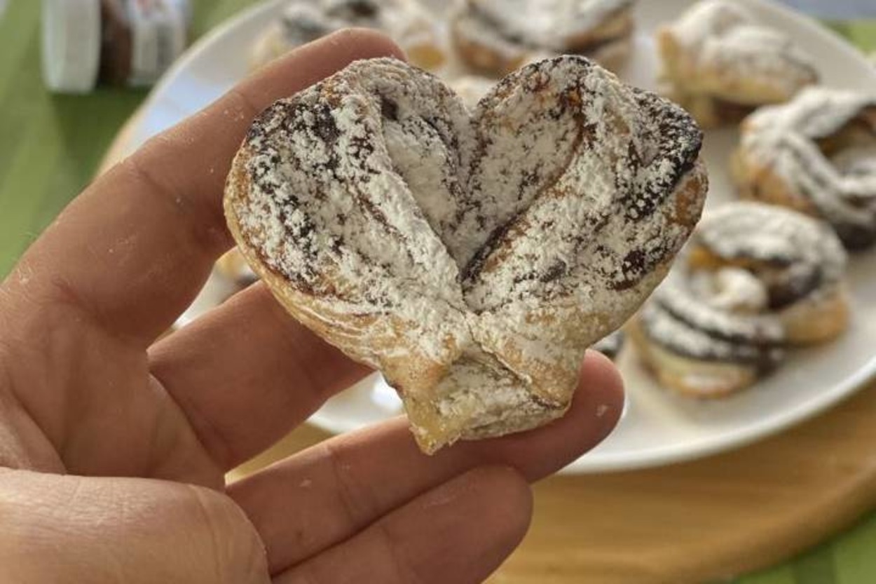 Romantik Tarif: Kalpli Çikolatalı Milföy