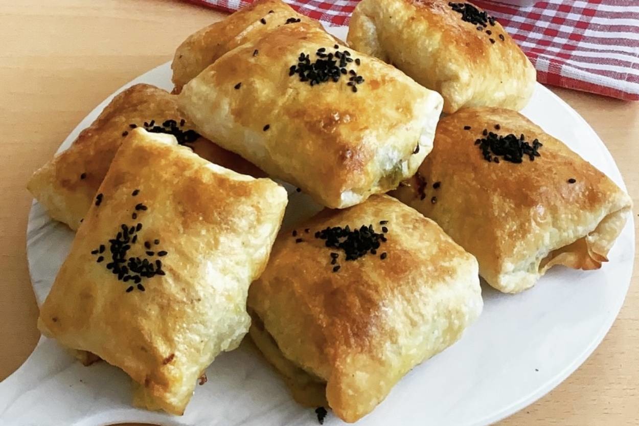 Çıtır Çıtır: Havuçlu Pırasalı Bohça Börek