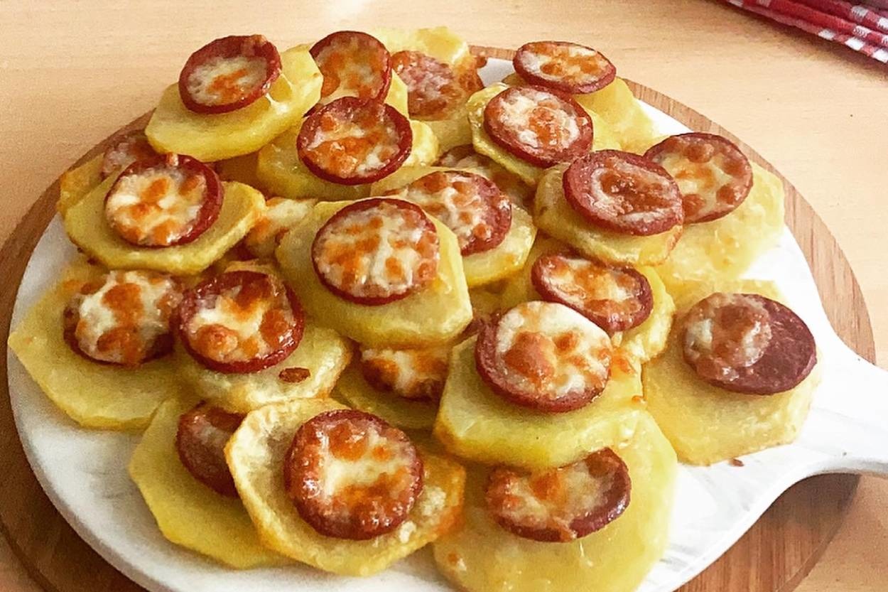 Kahvaltının Yeni Üyesi: Sucuklu Patates Dilimleri