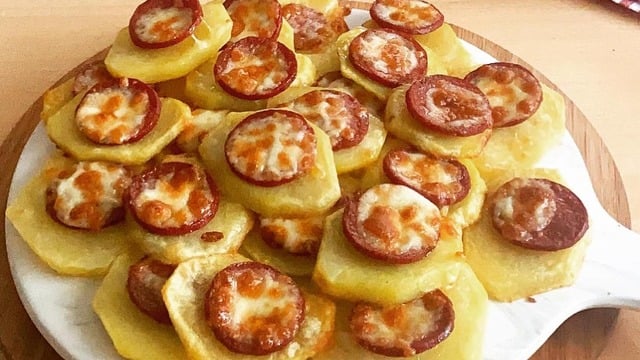 Kahvaltının Yeni Üyesi: Sucuklu Patates Dilimleri