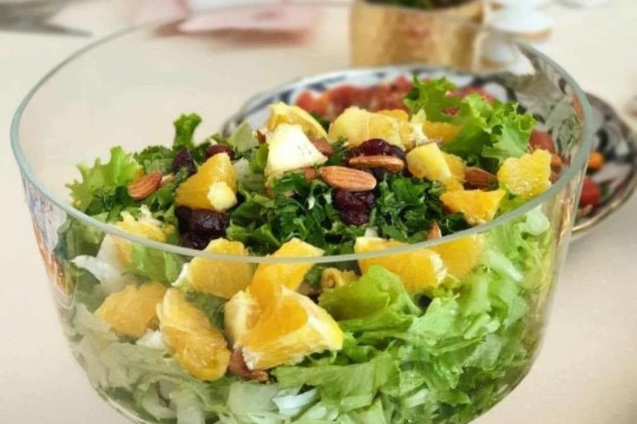 Farklı Tatlar Bir Arada: Portakallı Yeşil Salata