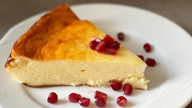 Dilim Dilim Servis Edilecek: İrmikli Cheesecake