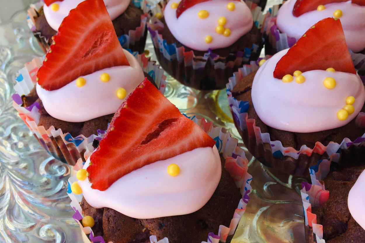 Sağlıklı Alternatif: Rafine Şekersiz Çilekli Cupcake