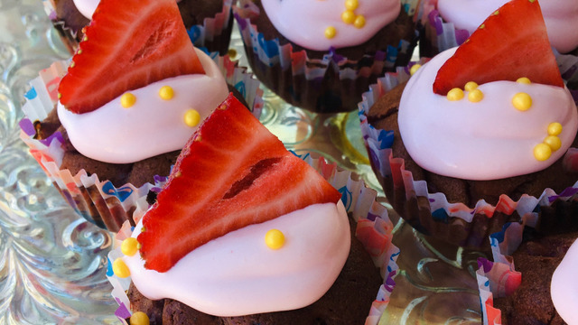 Sağlıklı Alternatif: Rafine Şekersiz Çilekli Cupcake