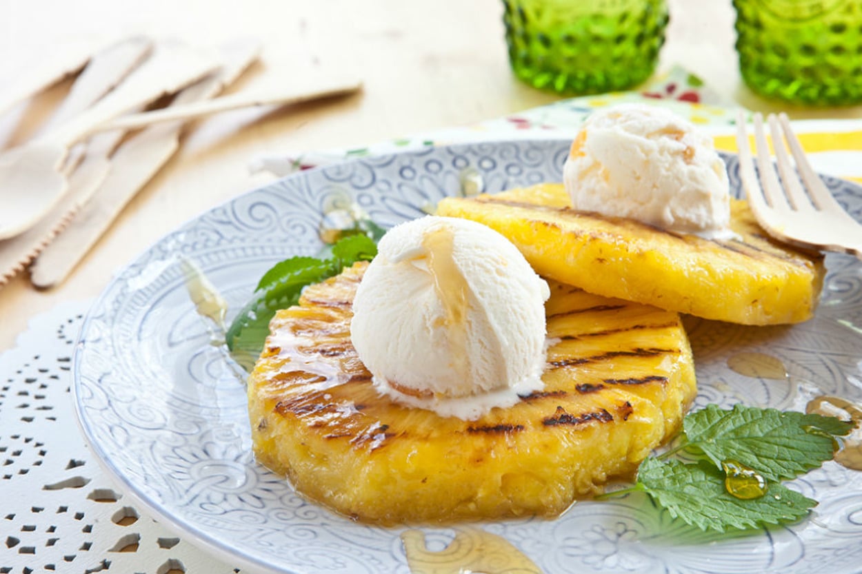 Ananasın En Tatlı Hali: Dondurmalı Kızarmış Ananas