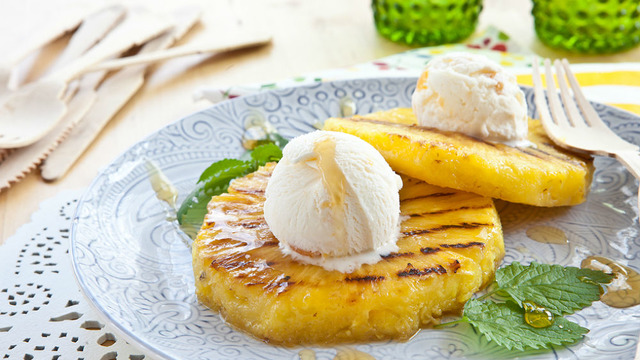 Ananasın En Tatlı Hali: Dondurmalı Kızarmış Ananas