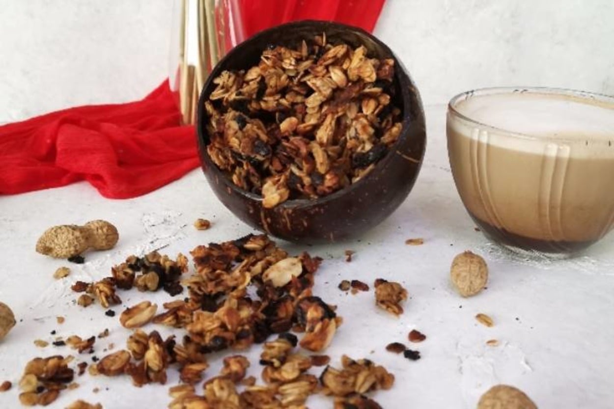 İster Sütle İster Yoğurtla: Çikolatalı Granola
