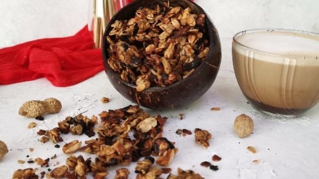 İster Sütle İster Yoğurtla: Çikolatalı Granola
