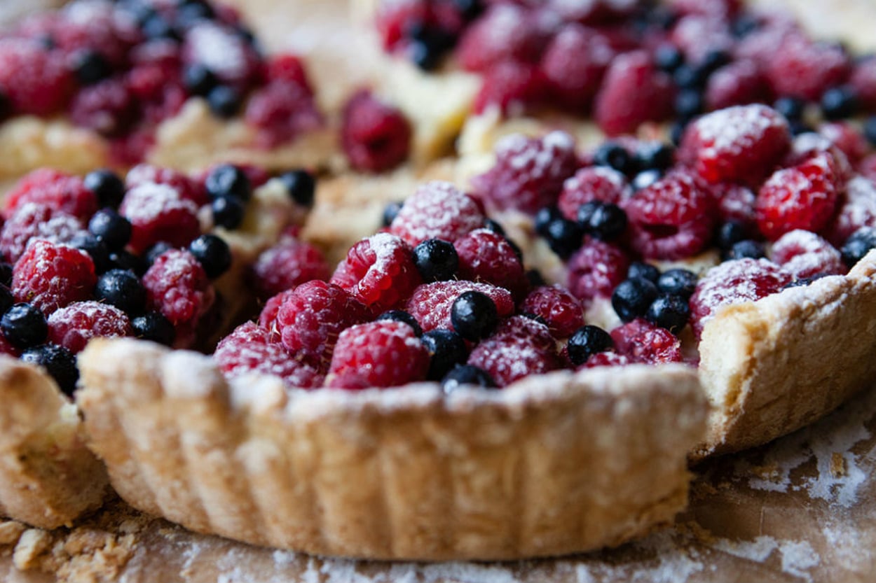 Kırmızı Sevenlere: Orman Meyveli Tart