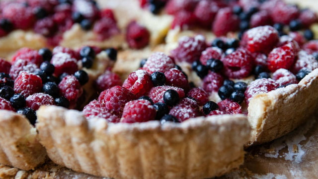 Kırmızı Sevenlere: Orman Meyveli Tart