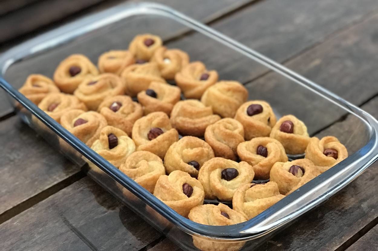 İrmikli Dokusuyla: Gül Tatlısı