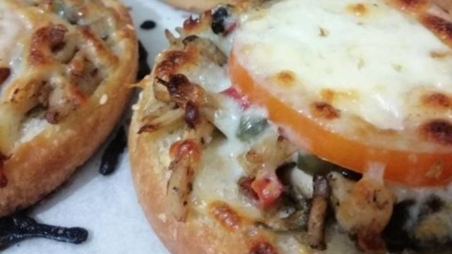 Oldukça Pratik: Tavuklu Mantarlı Ekmek