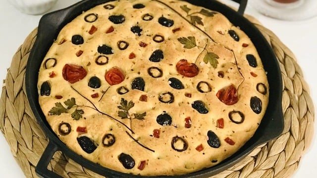 Bol Zeytinyağlı: İtalyan Ekmeği (Focaccia)