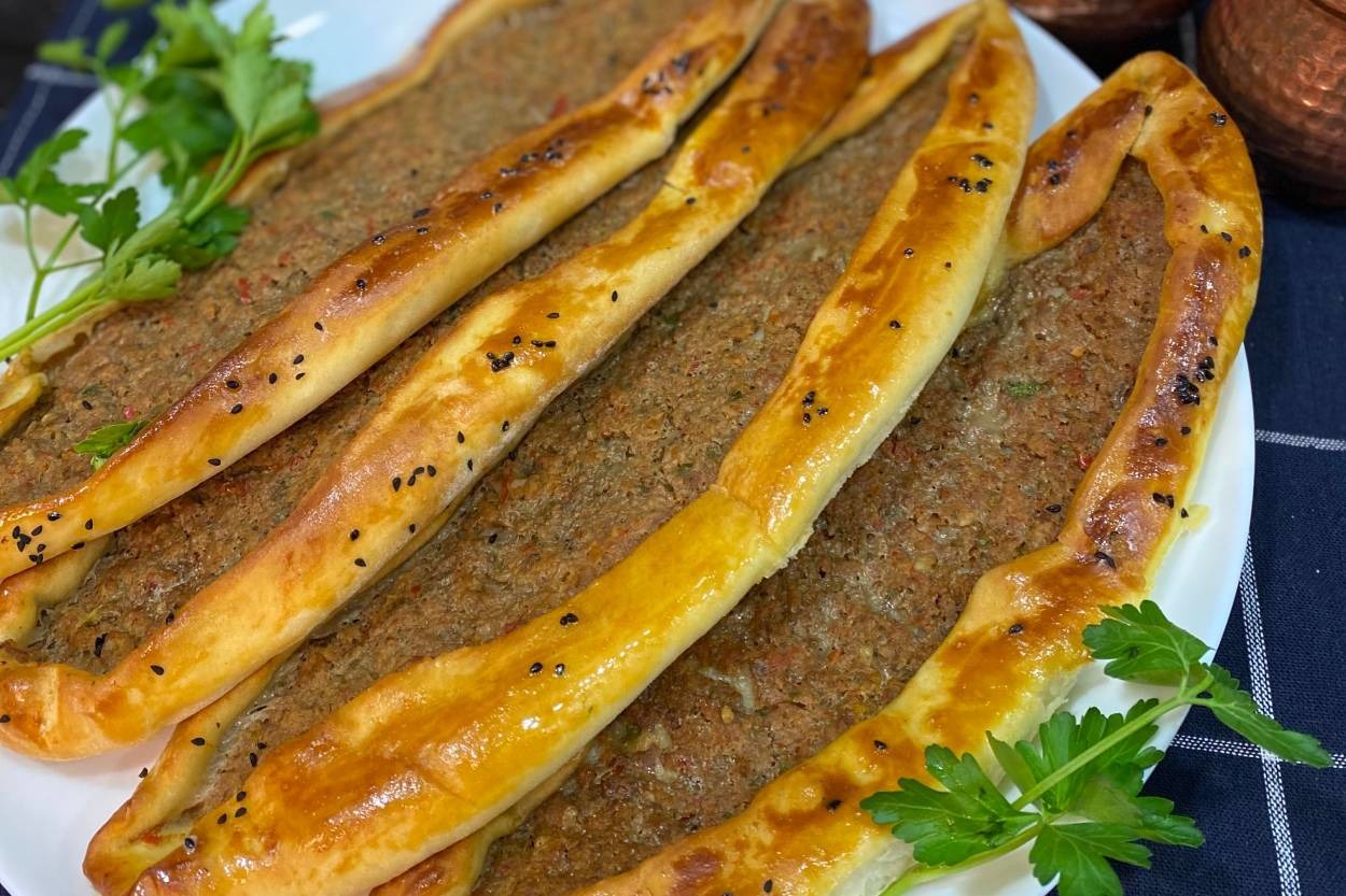 Hafta Sonuna Alternatif: Kıymalı Pide