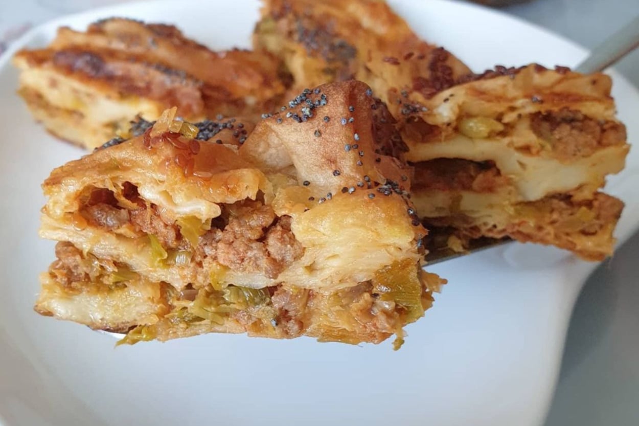Pırasayı Sevdirir: Kıymalı Pırasalı Börek
