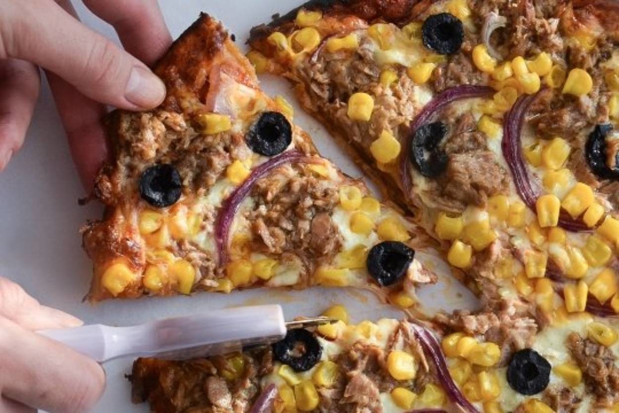 İncecik Hamuruyla: Ton Balıklı Pizza