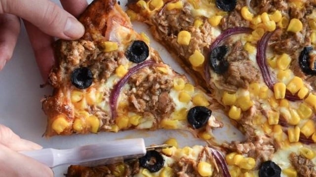 İncecik Hamuruyla: Ton Balıklı Pizza