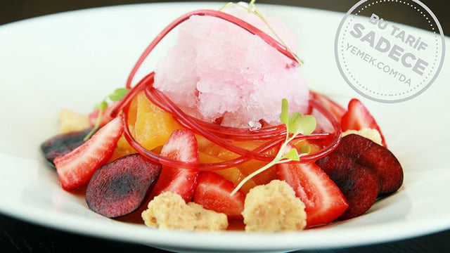 Hilton Bomonti The Globe Restaurant’tan: Poşe Şeftali ve Kirazlı, Şampanyalı Granita