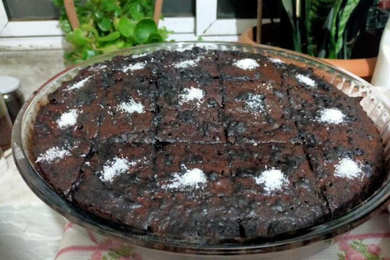 Gün Sofralarına: Çikolata Soslu Islak Kek