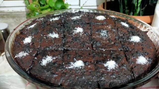 Gün Sofralarına: Çikolata Soslu Islak Kek
