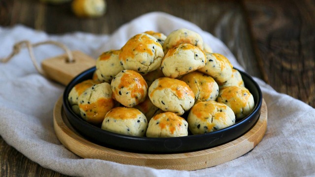 Çayınızın Yanına Eşlik Edecek: Lokmalık Çörek Otlu Kurabiye