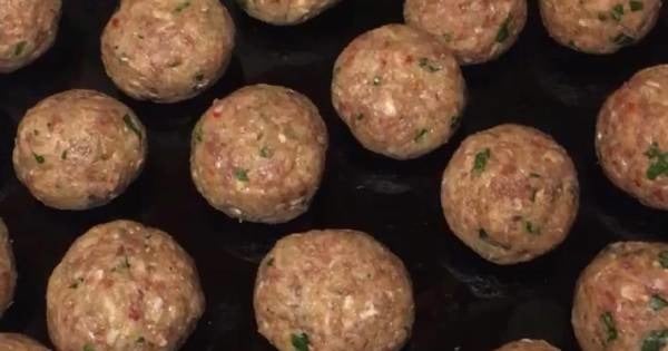 firinda-domates-soslu-kofte-2-adim-1
