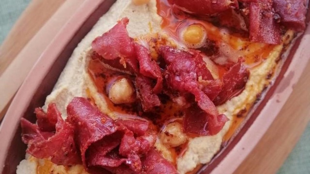 Ana Yemekten Rol Çalabilir: Pastırmalı Humus