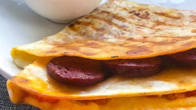 Yeni Tost Tarzımız: Sucuklu Tortilla Tost