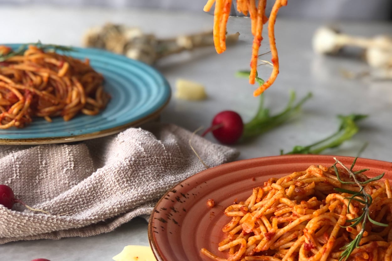 Kokusuyla Baş Döndüren: Sarımsaklı Kaşarlı Spagetti