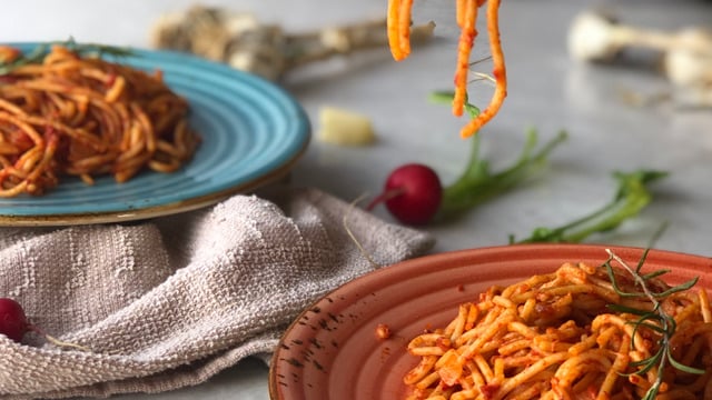 Kokusuyla Baş Döndüren: Sarımsaklı Kaşarlı Spagetti