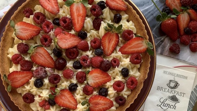 Rengarenk Görünümüyle: Kırmızı Meyveli Tart
