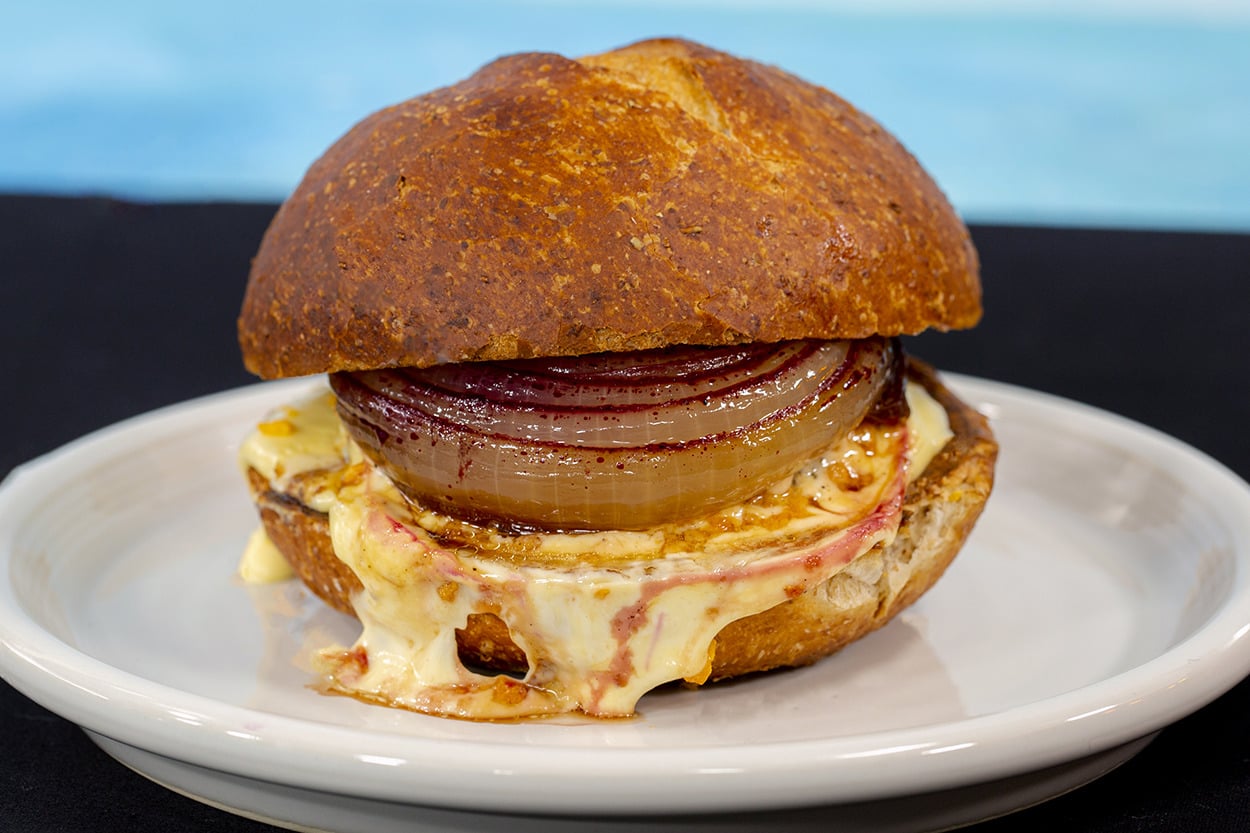 Bol Aromalı: Soğanlı Cheeseburger