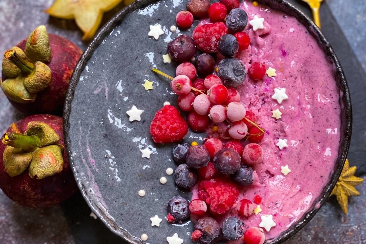 Ev Yapımı: 2 Renkli Smoothie Kasesi