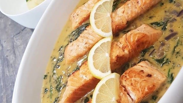 Enfes Görünümüyle: Ispanaklı Somon Balığı