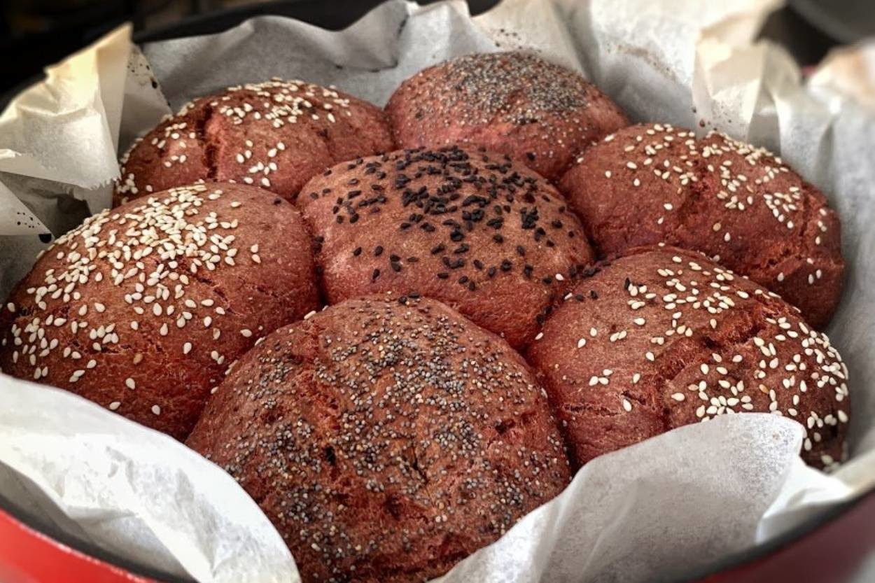Her Parçası Lezzet Dolu: Pancarlı Ekşi Mayalı Çiçek Ekmek