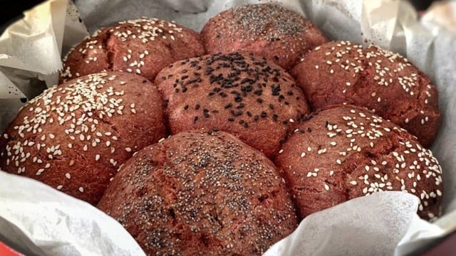 Her Parçası Lezzet Dolu: Pancarlı Ekşi Mayalı Çiçek Ekmek