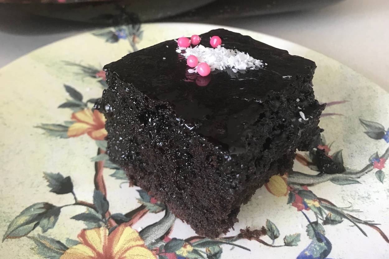 Durdukça Lezzetlenen: Brownie Tadında Islak Kek