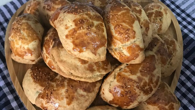 Çay Saatlerine: Dereotlu Kıyır Poğaça