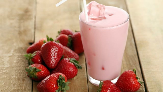 Yılın Düeti: Çilekli Yoğurtlu, Marshmallow Milkshake