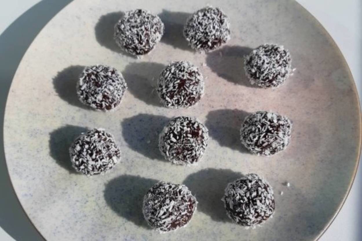 Kahvenin Yanına: Tahinli Yulaflı Toplar