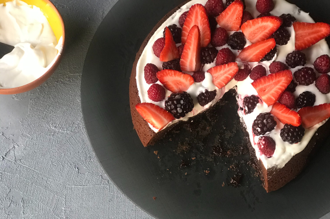 Tatlı ve Ekşinin Uyumu: Brownie Berry Pizza