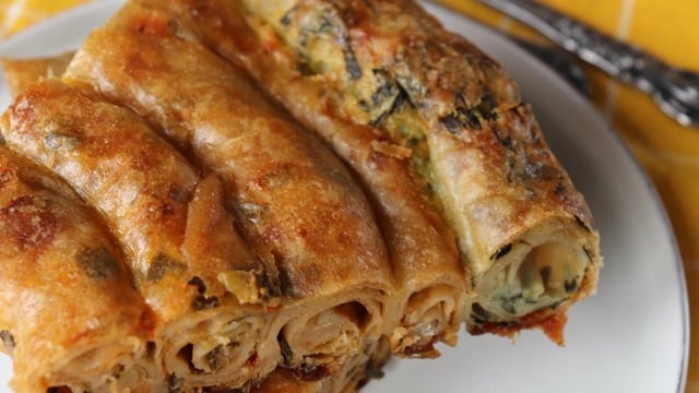 Yemelere Doyum Olmayan: Pırasalı El Açması Börek