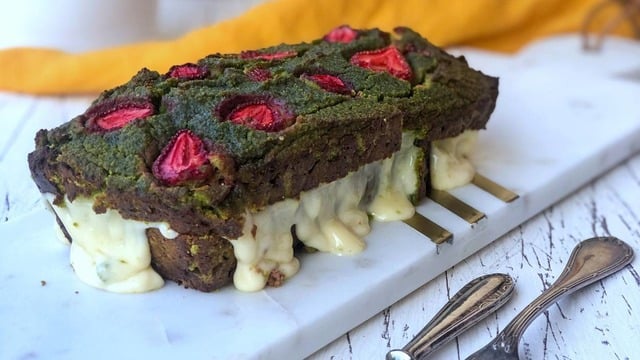 Rafine Şeker İçermeyen: Glutensiz Ispanaklı Çilekli Kek