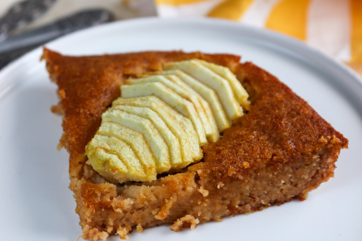 Rafine Şekersiz: Cennet Hurmalı ve Elmalı Glutensiz Kek