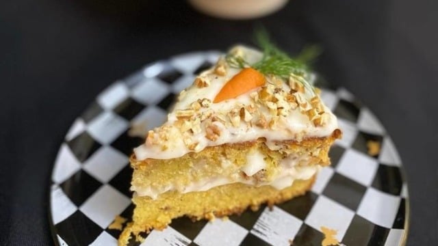 Yaş Pasta Tadında: Muhallebili Havuçlu Tarçınlı Kek